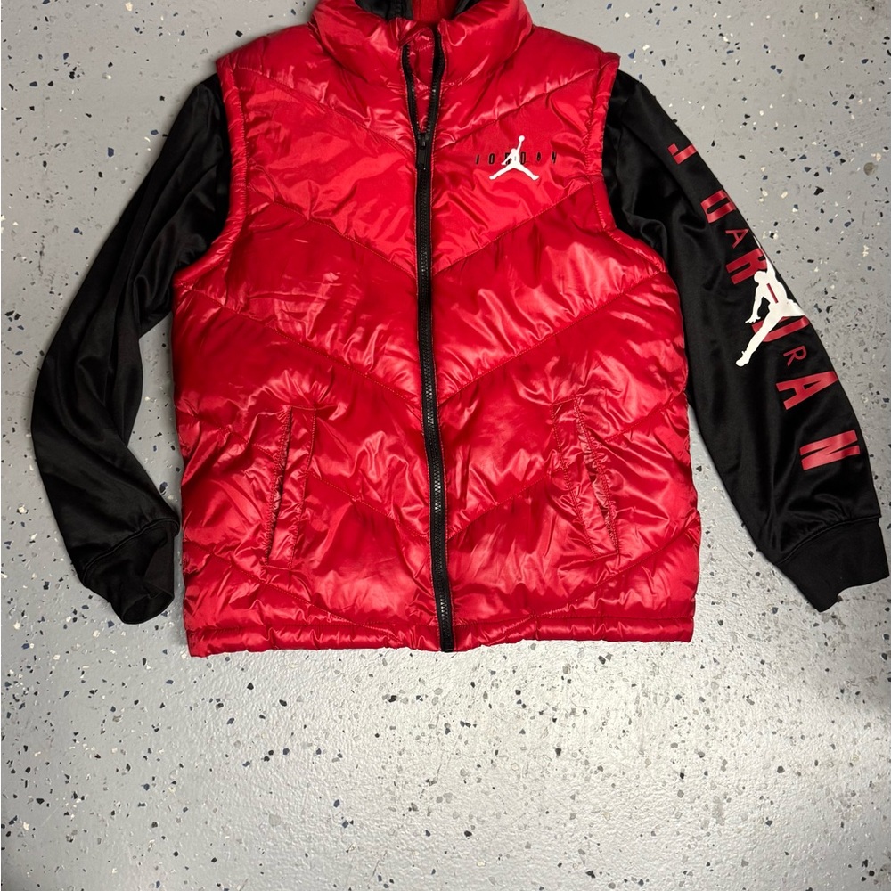 Boys large Jordan Red and Black Jacket - Picture 2 of 9